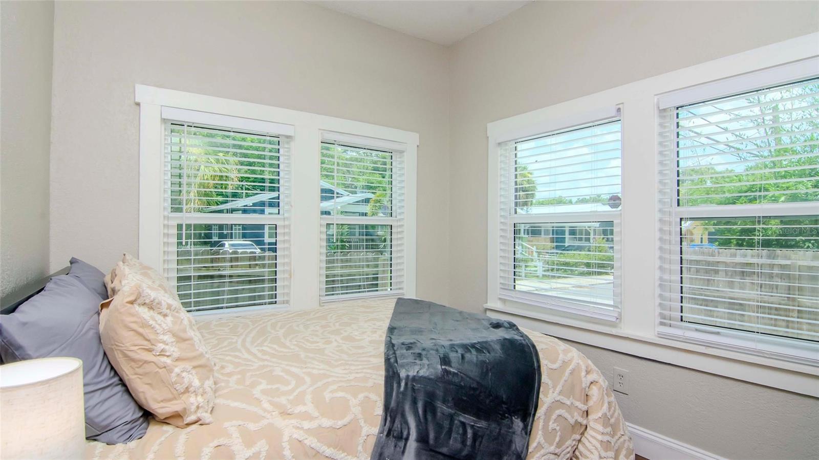 Image 32 of 78 For 213 Warren Avenue