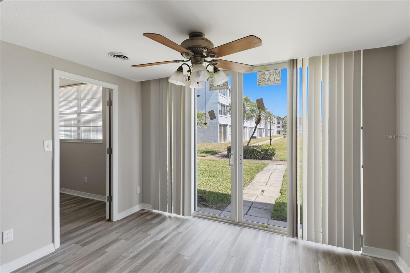 Image 11 of 28 For 4895 Bay Street Ne 110