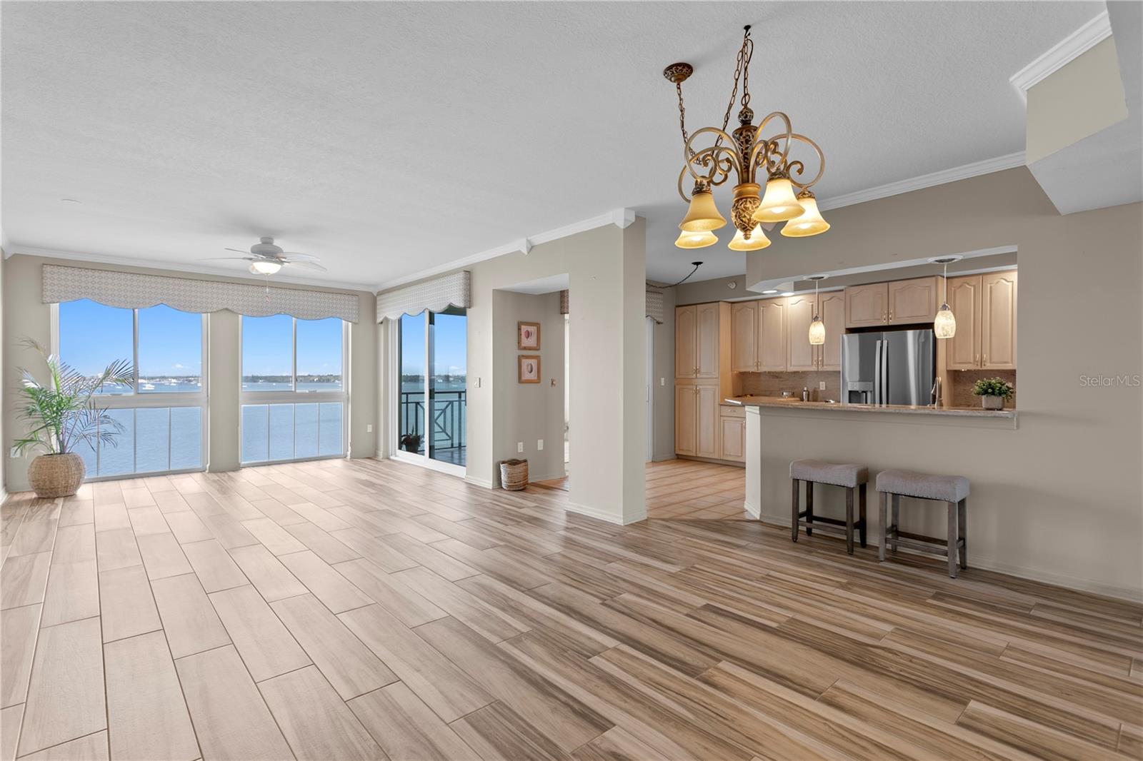 Image 10 of 54 For 4717 Dolphin Cay Lane S 507