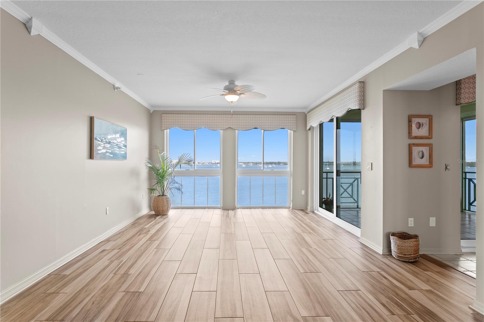 Image 11 of 54 For 4717 Dolphin Cay Lane S 507