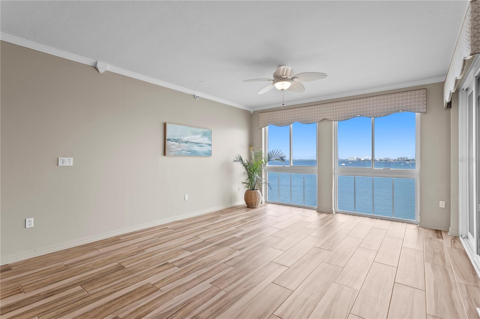 Image 13 of 54 For 4717 Dolphin Cay Lane S 507