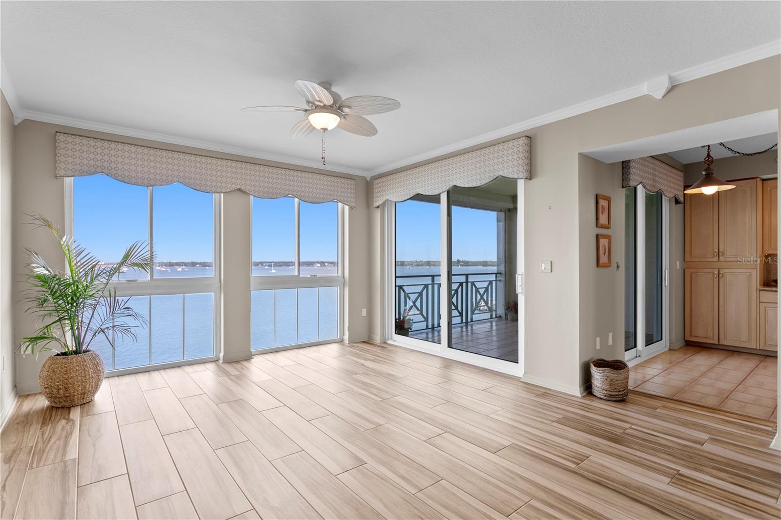 Image 14 of 54 For 4717 Dolphin Cay Lane S 507