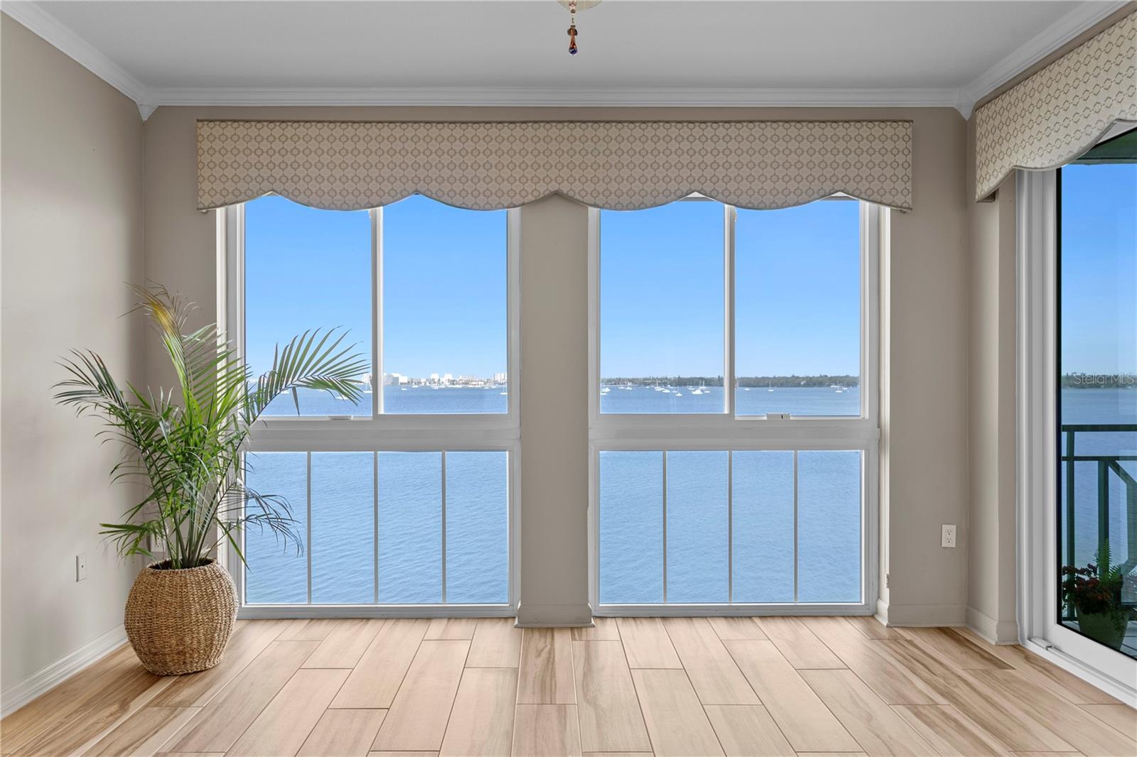 Image 15 of 54 For 4717 Dolphin Cay Lane S 507