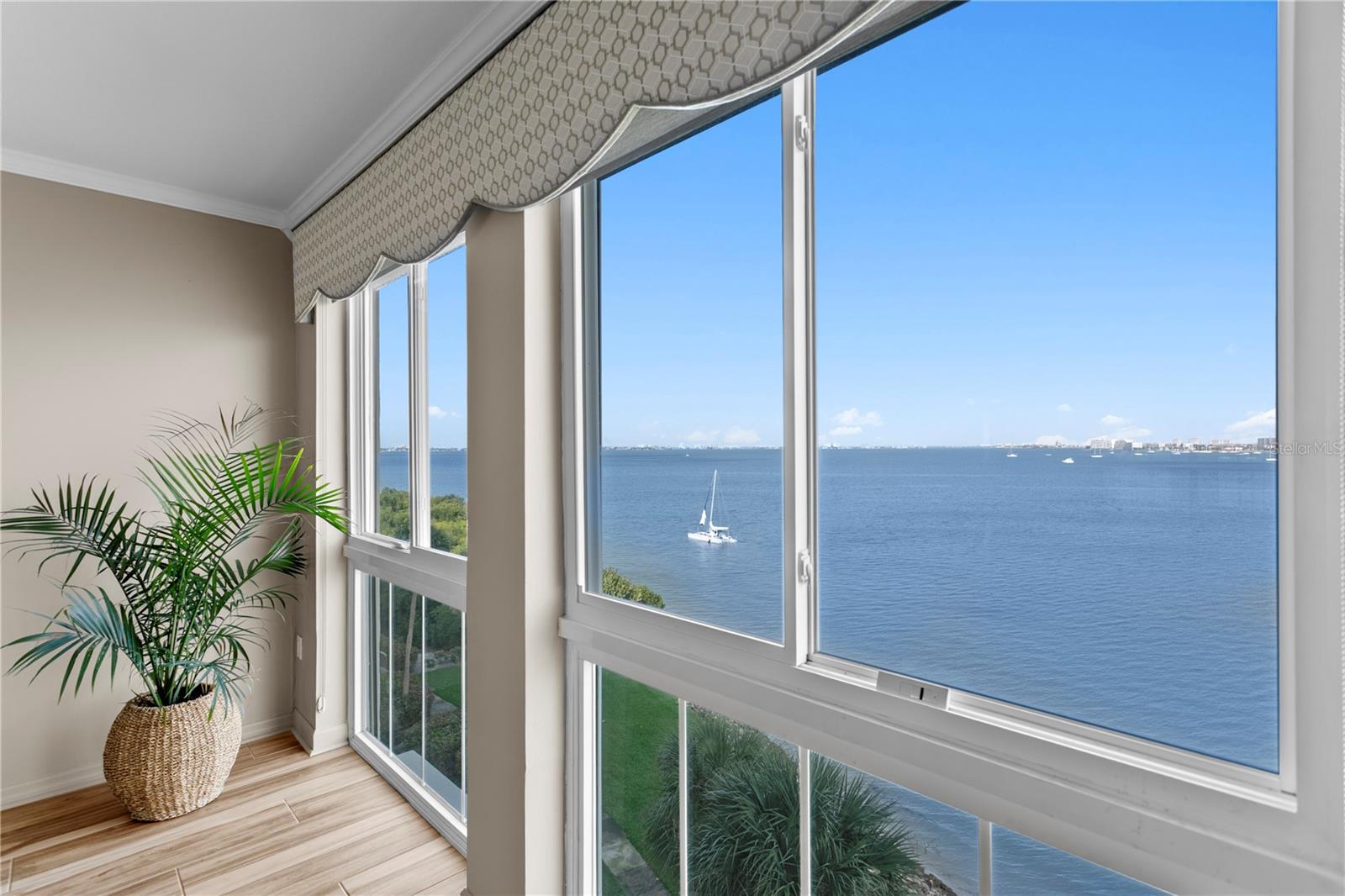 Image 16 of 54 For 4717 Dolphin Cay Lane S 507