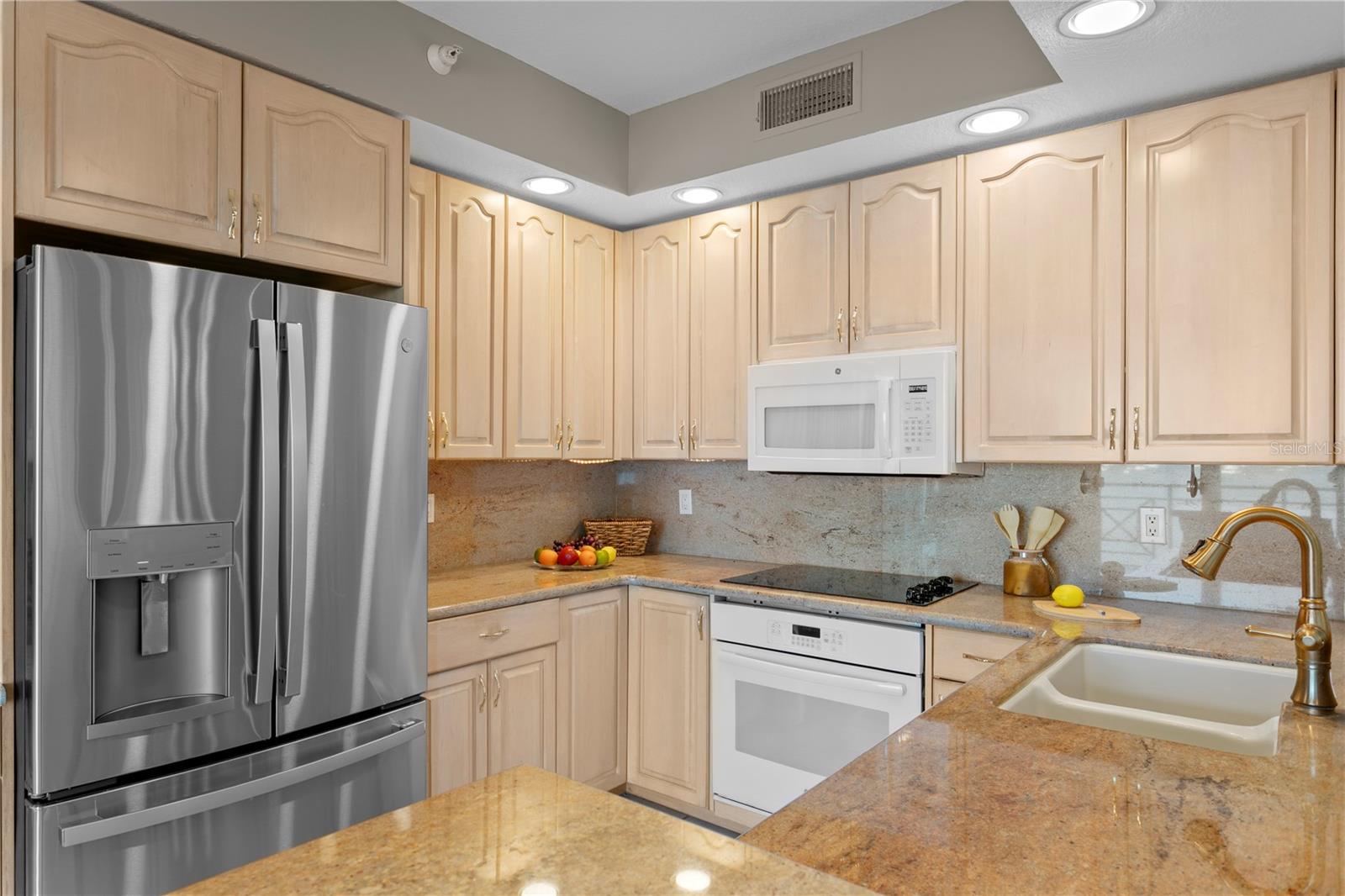 Image 21 of 54 For 4717 Dolphin Cay Lane S 507