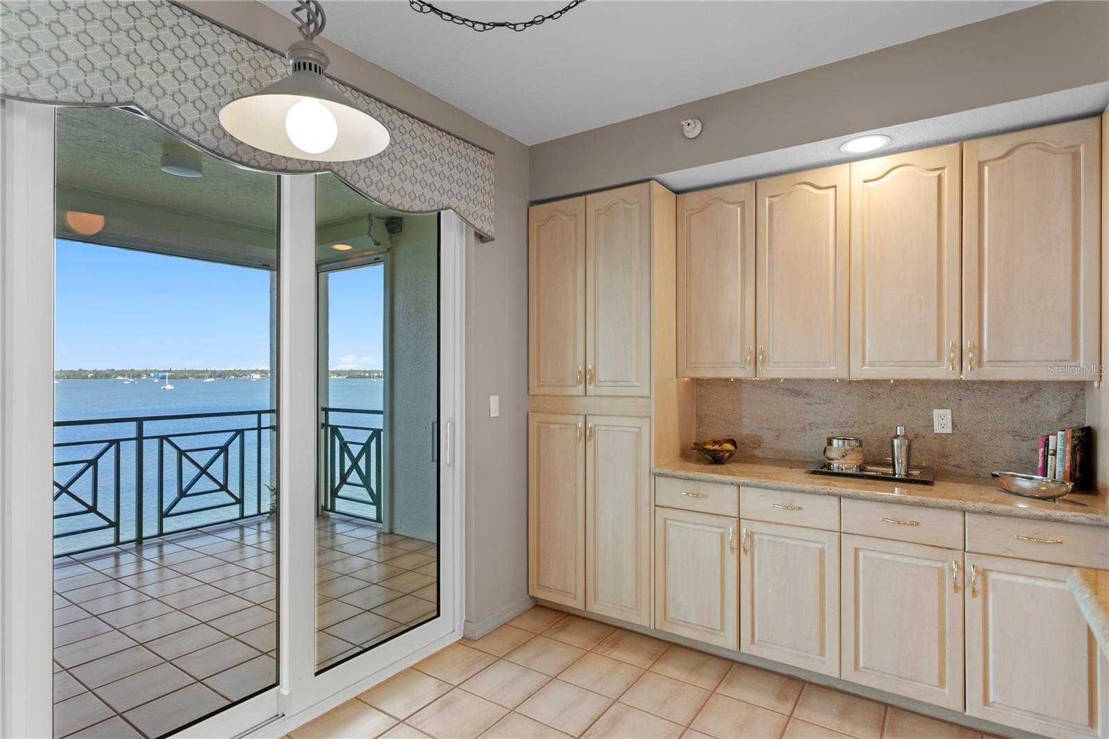 Image 22 of 54 For 4717 Dolphin Cay Lane S 507