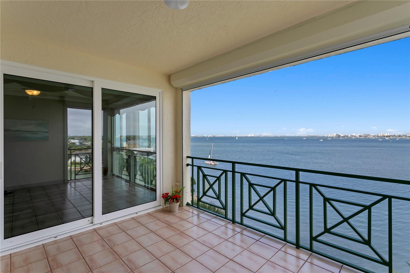 Image 3 of 54 For 4717 Dolphin Cay Lane S 507