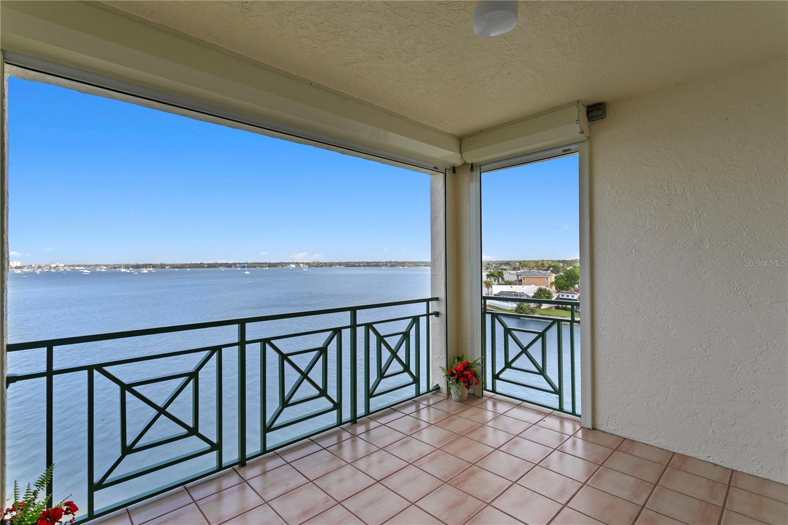 Image 5 of 54 For 4717 Dolphin Cay Lane S 507