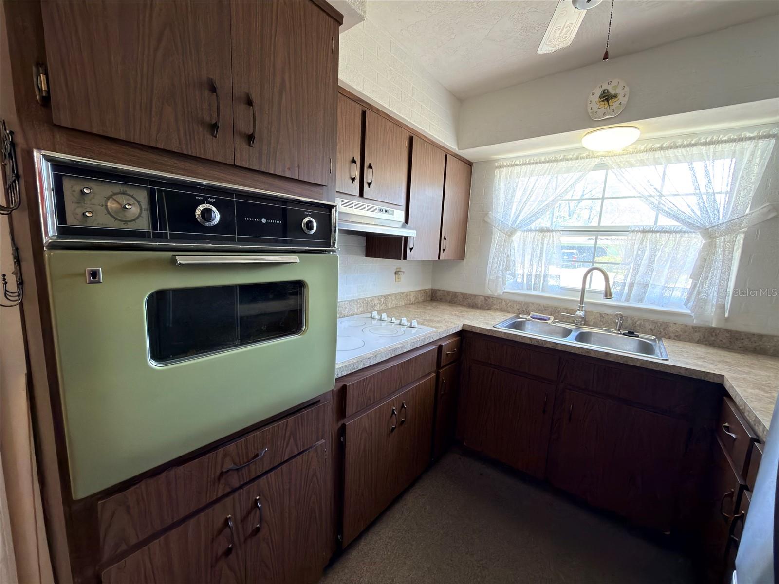 Image 4 of 23 For 6135 Oneida Street