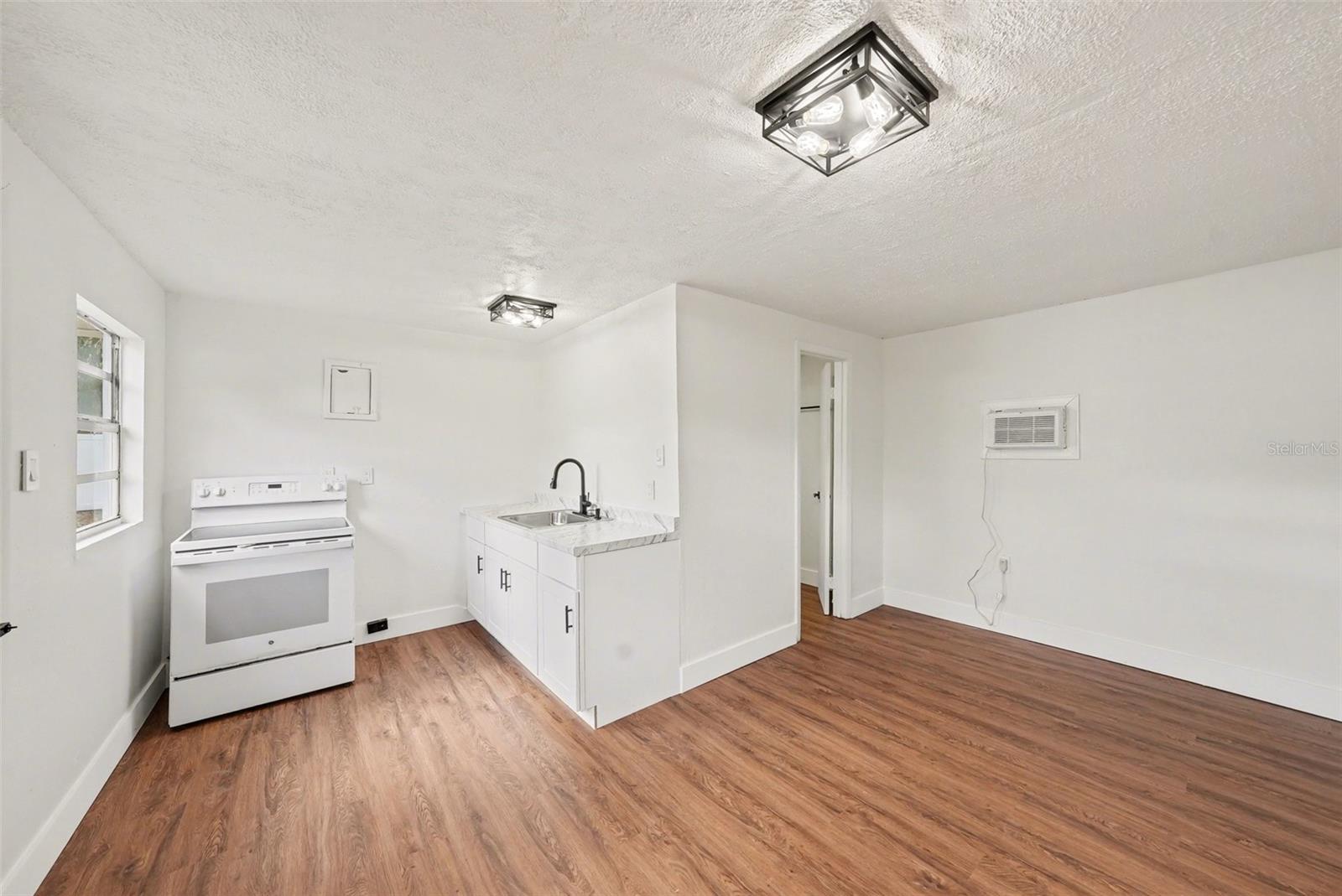 Image 18 of 23 For 2318 Carroll Place