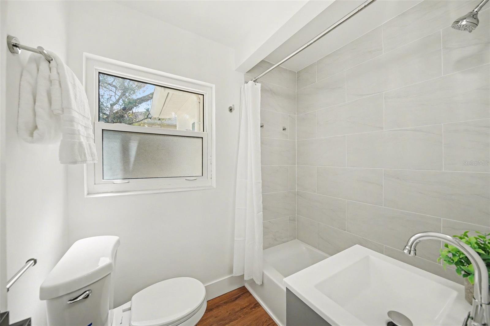 Image 9 of 23 For 2318 Carroll Place