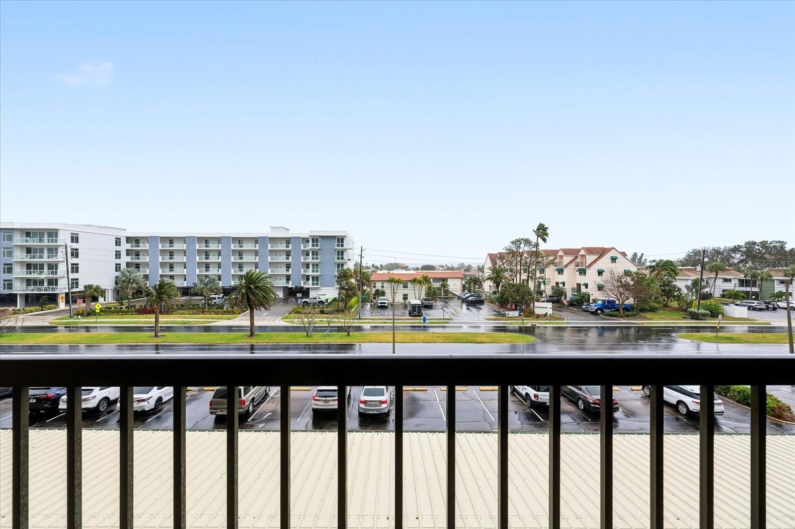 Image 10 of 31 For 400 Island Way 312