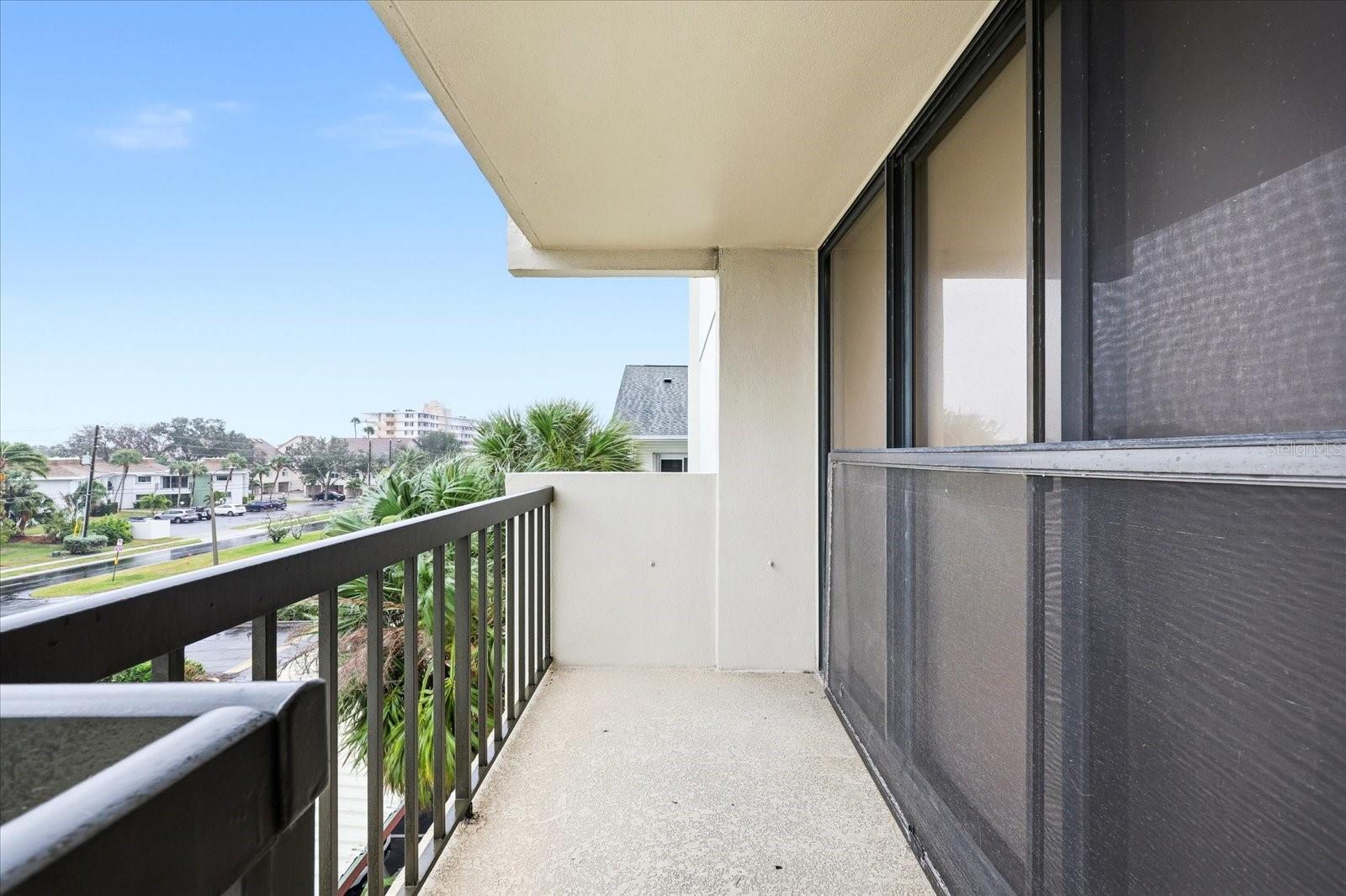 Image 11 of 31 For 400 Island Way 312