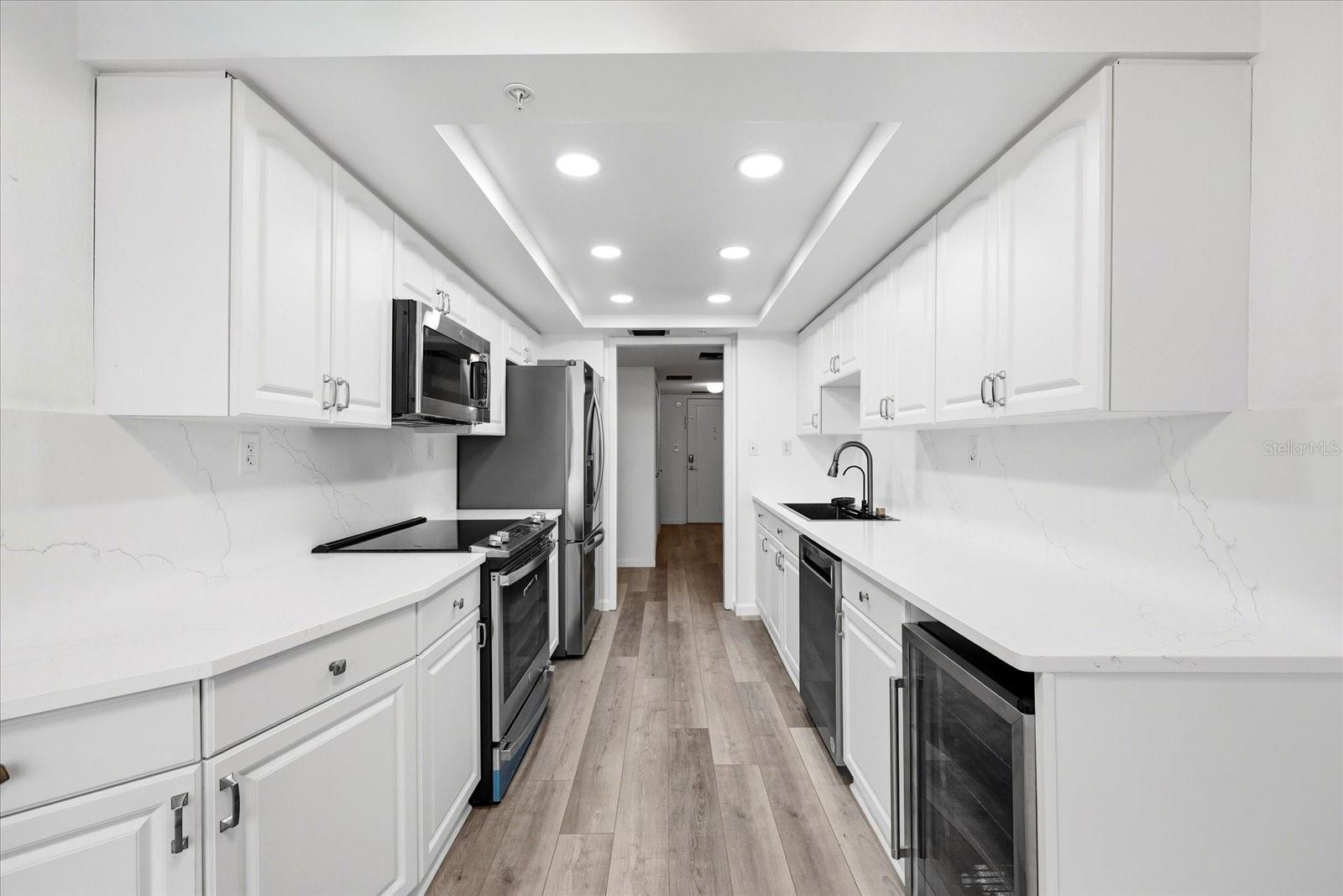 Image 4 of 31 For 400 Island Way 312