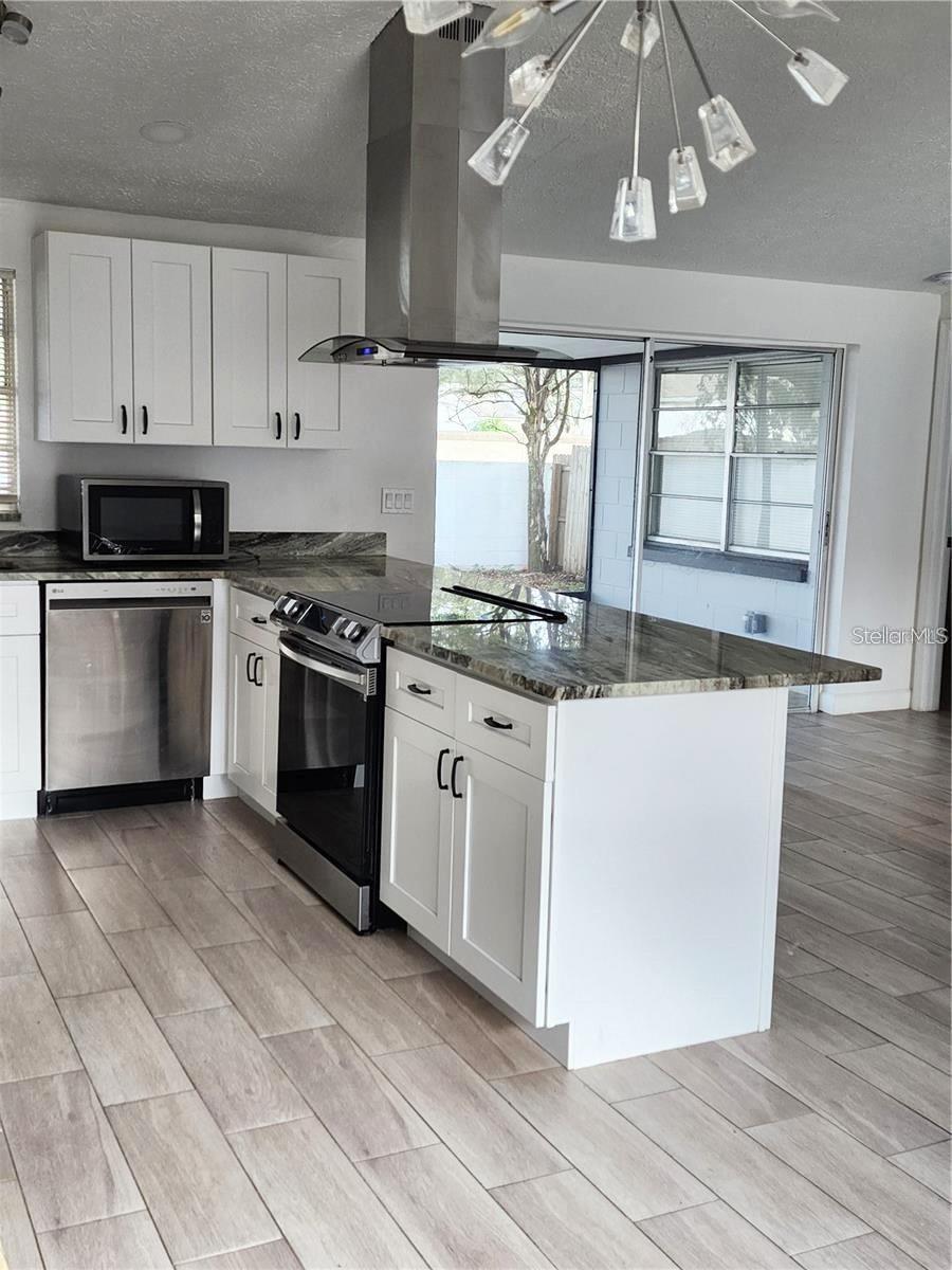 Listing photo id 2 for 3244 Fox Lake Drive