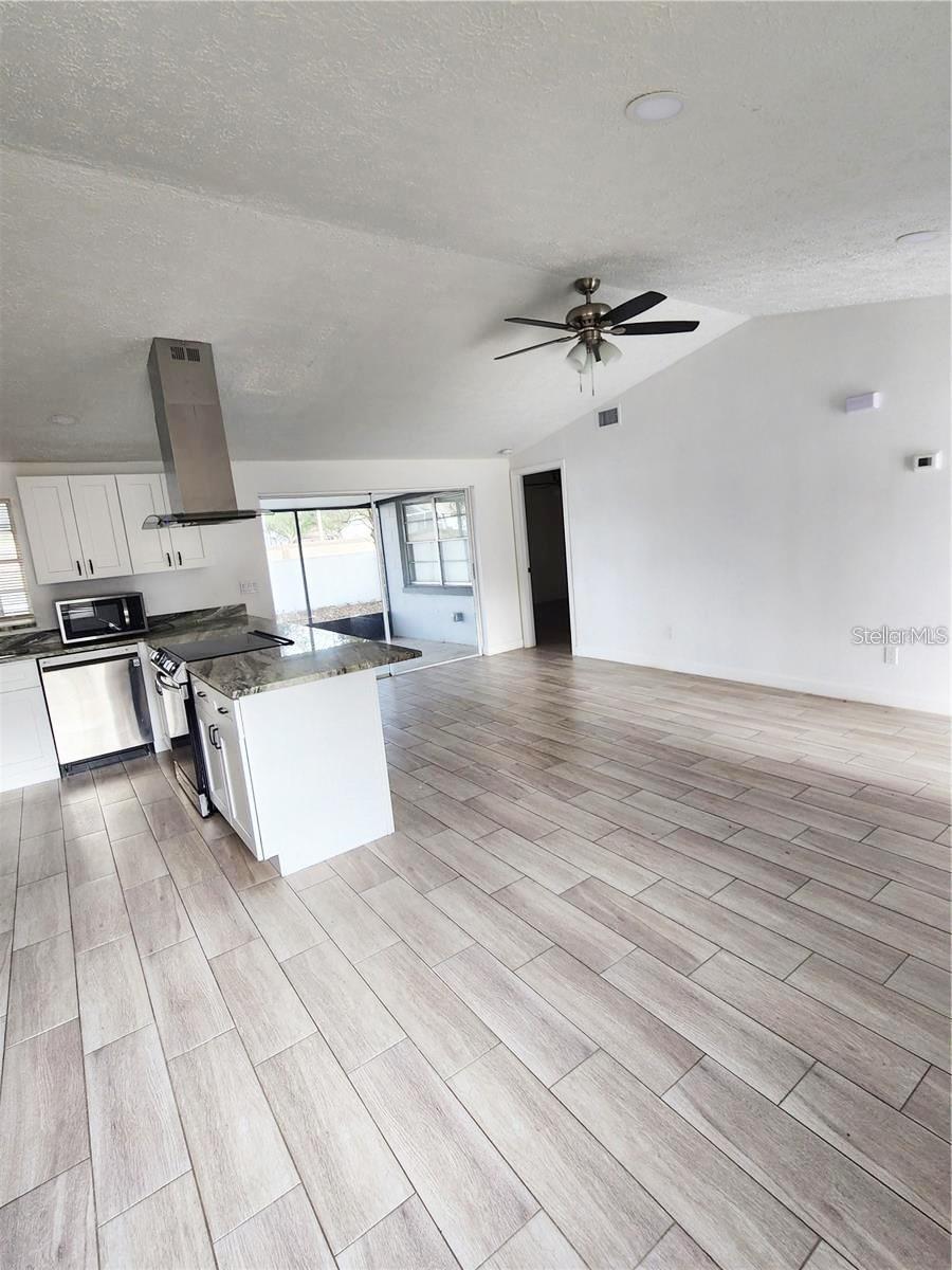 Listing photo id 3 for 3244 Fox Lake Drive