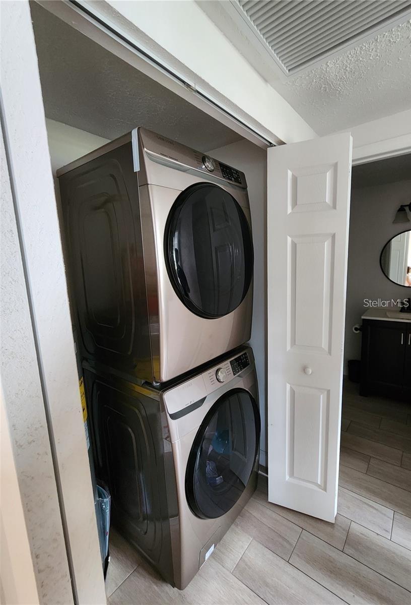 Listing photo id 4 for 3244 Fox Lake Drive