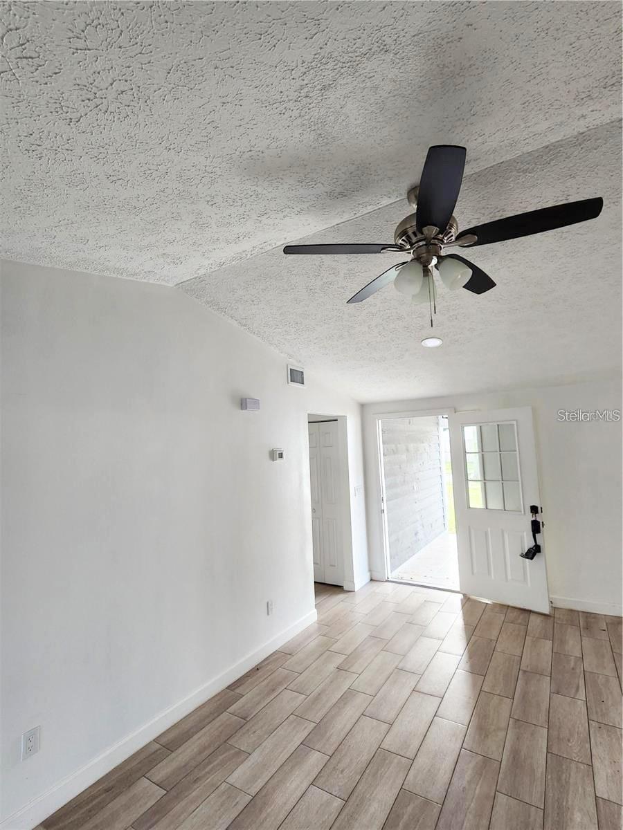 Listing photo id 5 for 3244 Fox Lake Drive