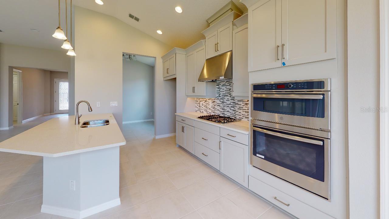 Image 5 of 41 For 14254 Sawmill Street