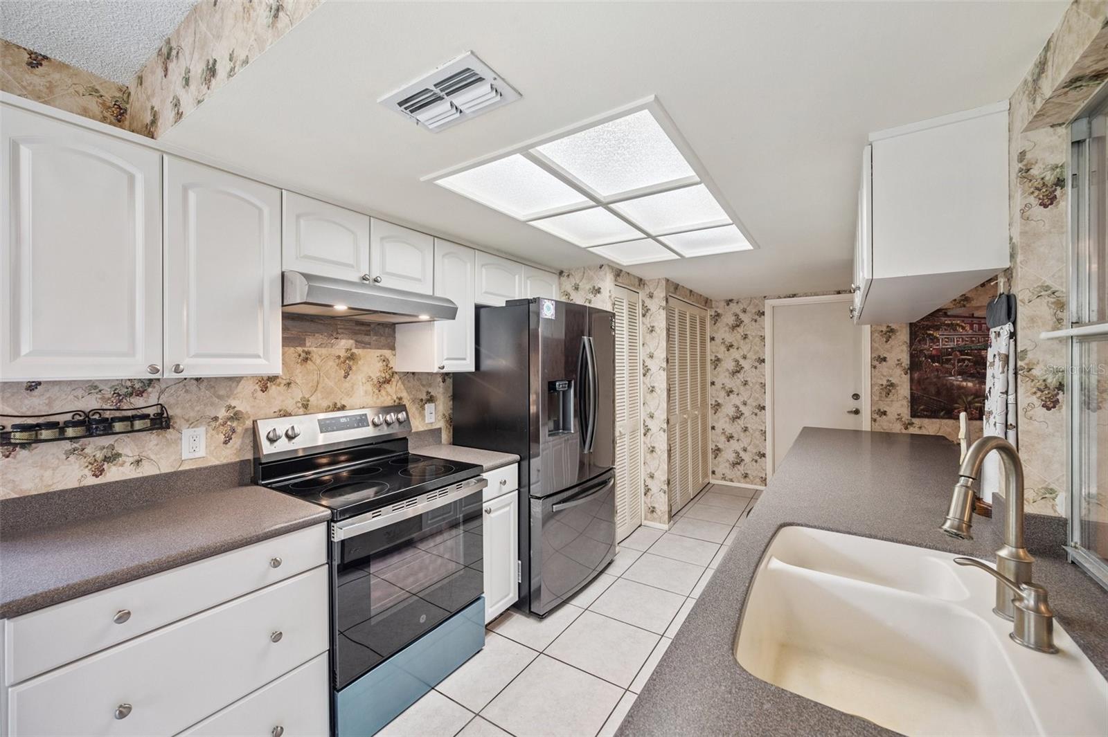 Image 15 of 42 For 4712 Coachmen Road