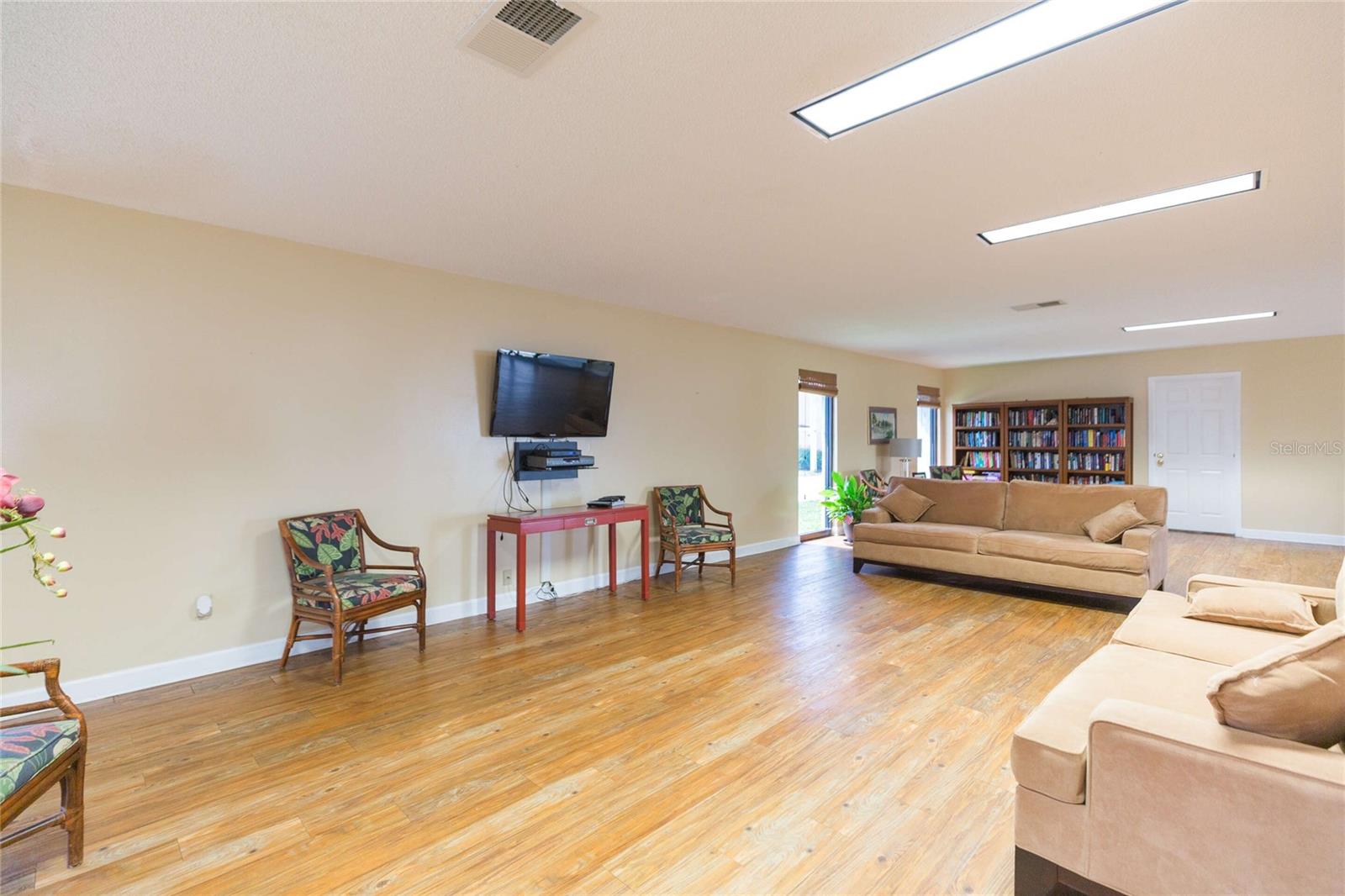 Image 18 of 22 For 4513 Oak Drive Q62a