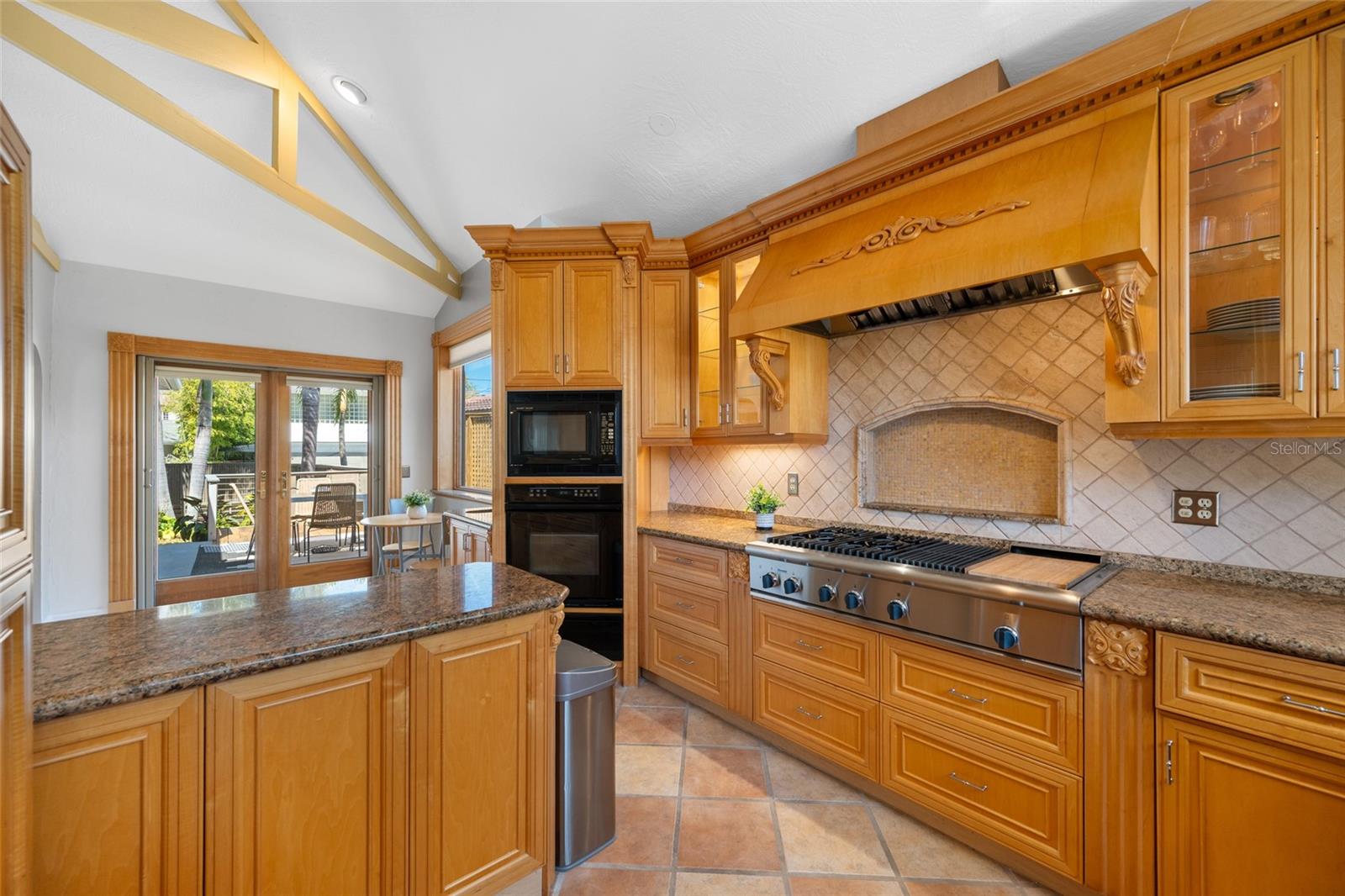 Image 11 of 76 For 205 25th Avenue Ne