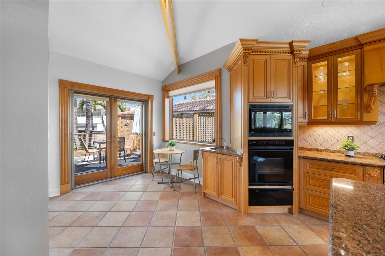 Image 14 of 76 For 205 25th Avenue Ne