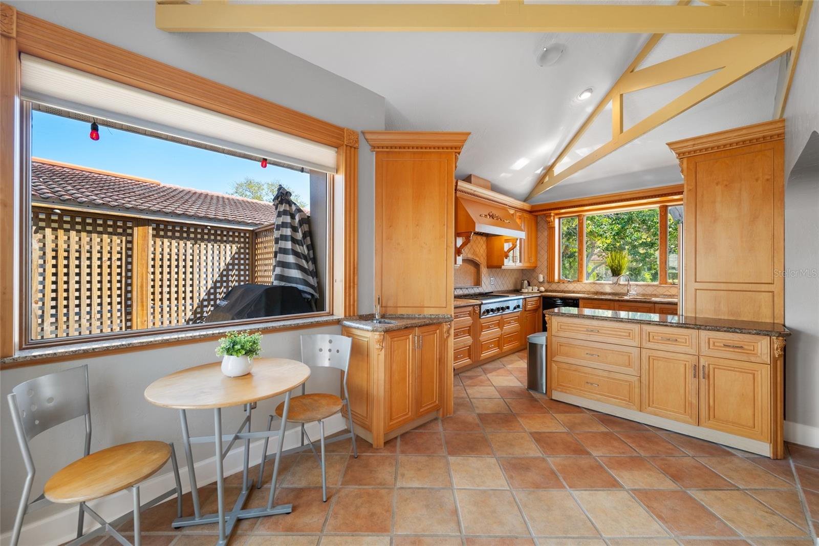 Image 15 of 76 For 205 25th Avenue Ne