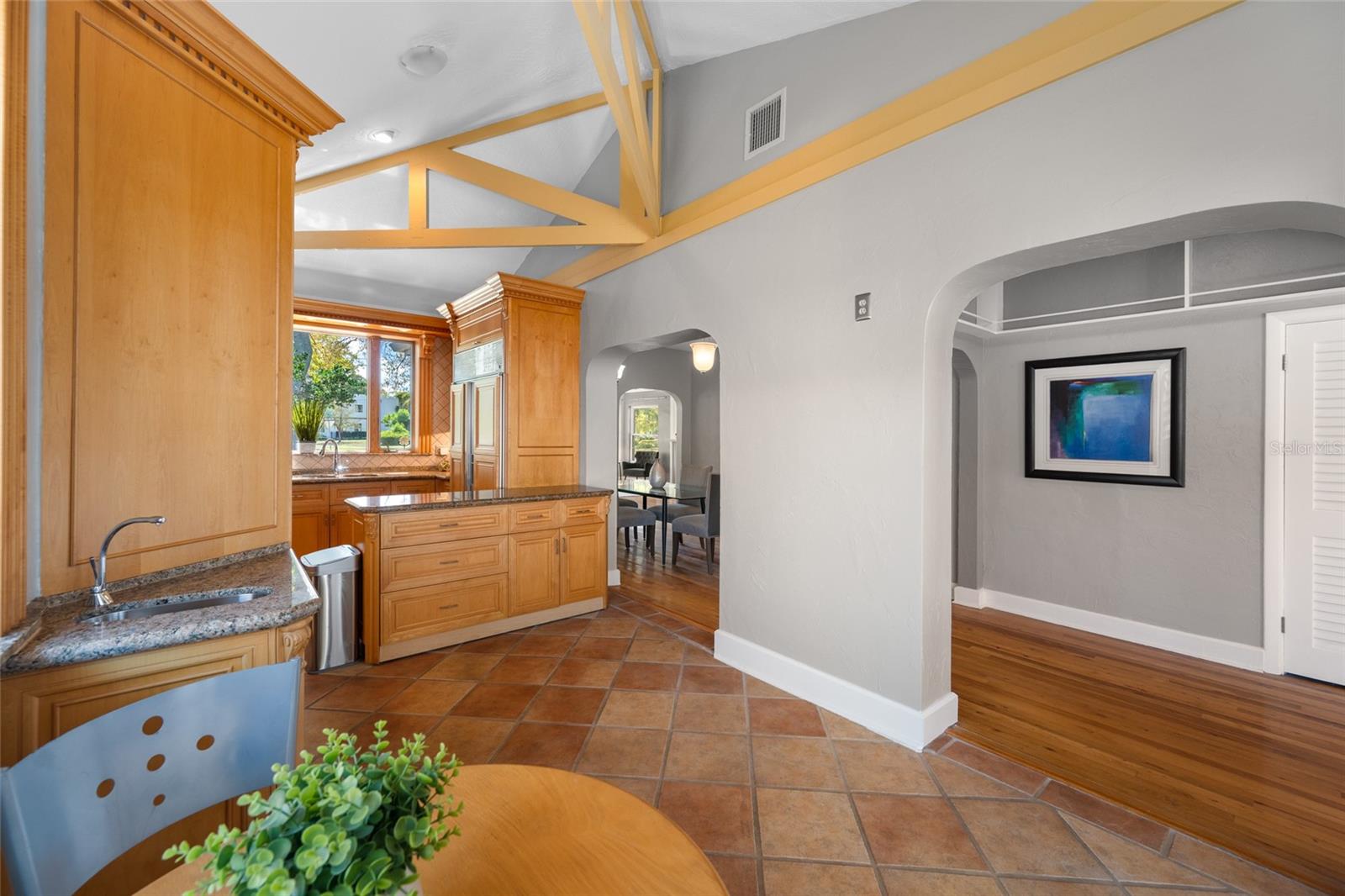 Image 16 of 76 For 205 25th Avenue Ne