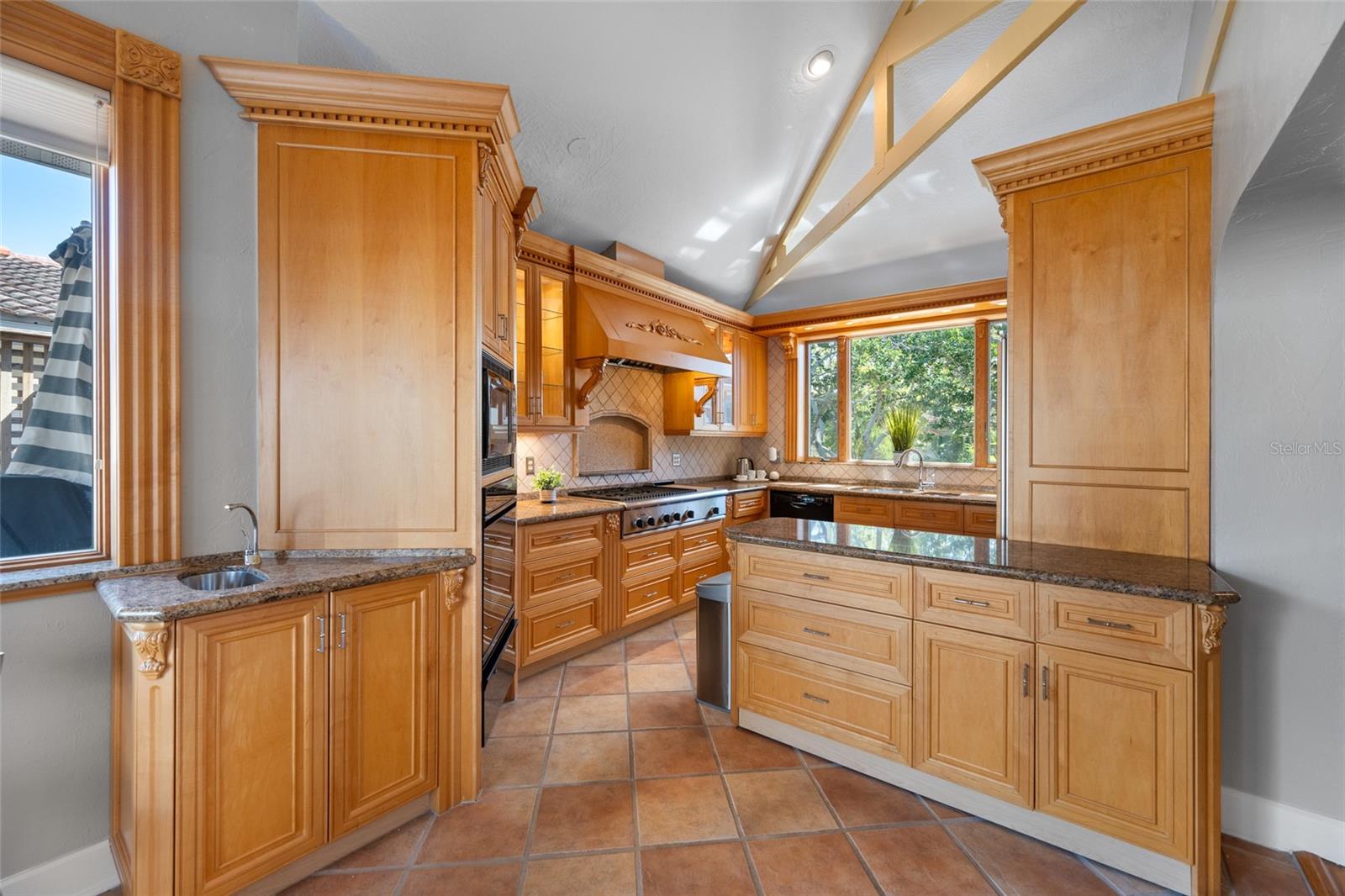 Image 17 of 76 For 205 25th Avenue Ne