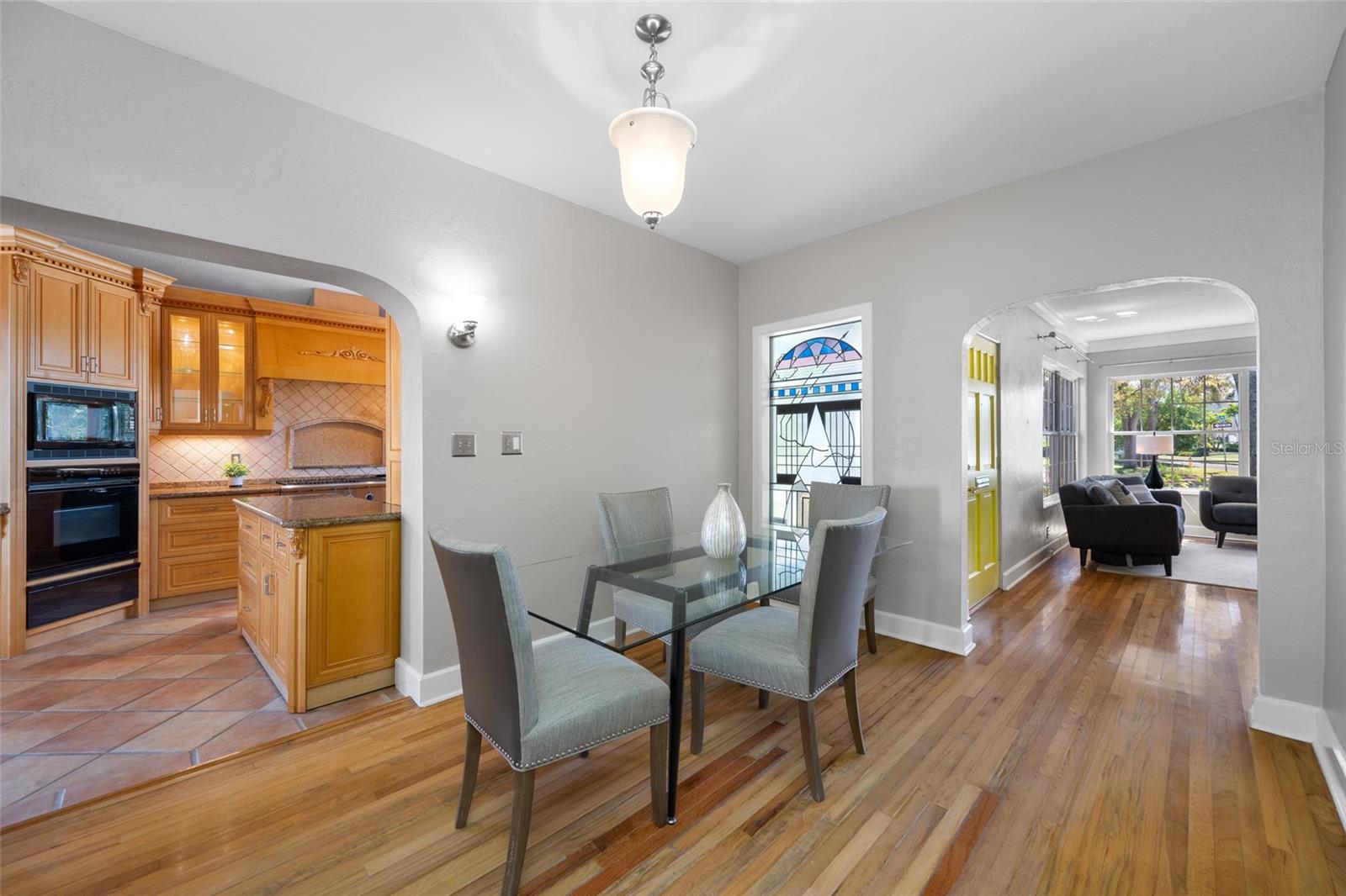 Image 19 of 76 For 205 25th Avenue Ne