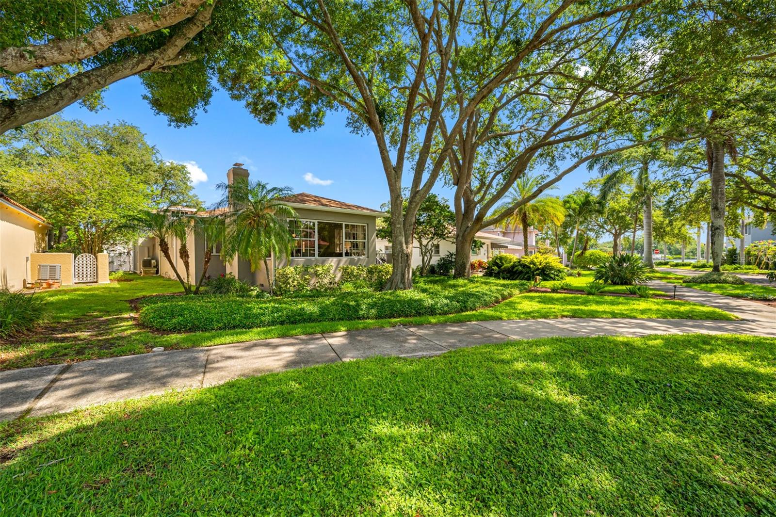 Image 2 of 76 For 205 25th Avenue Ne