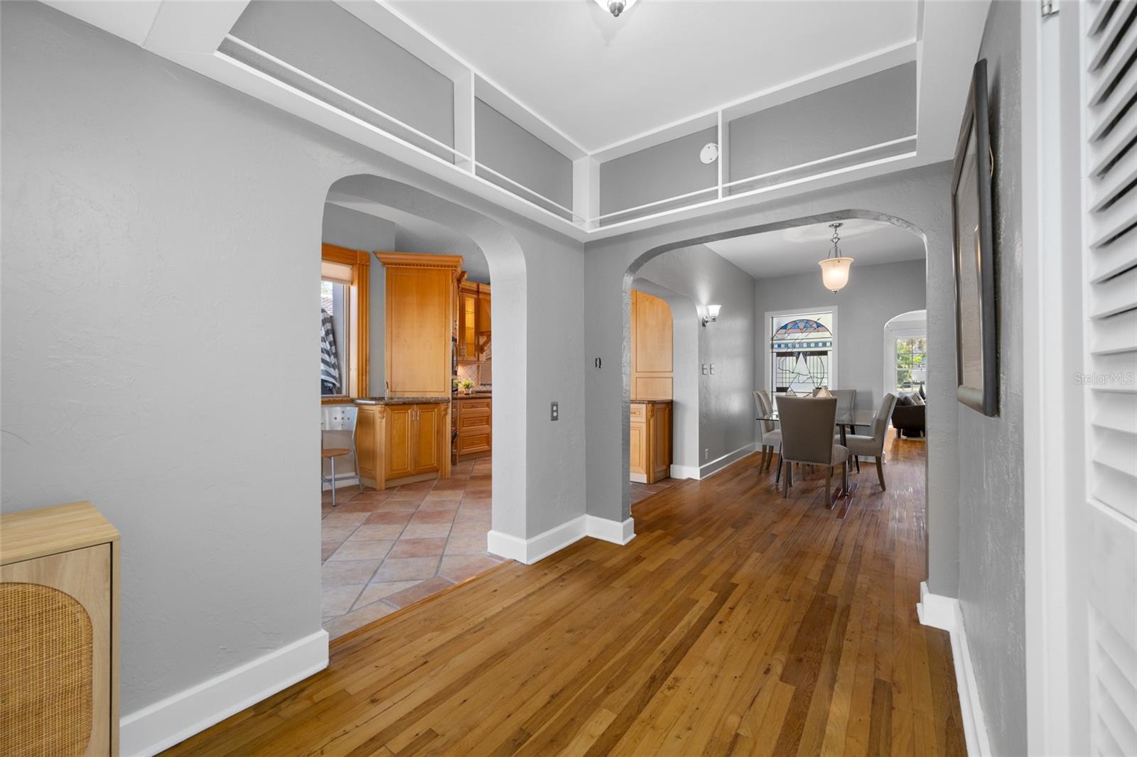 Image 23 of 76 For 205 25th Avenue Ne