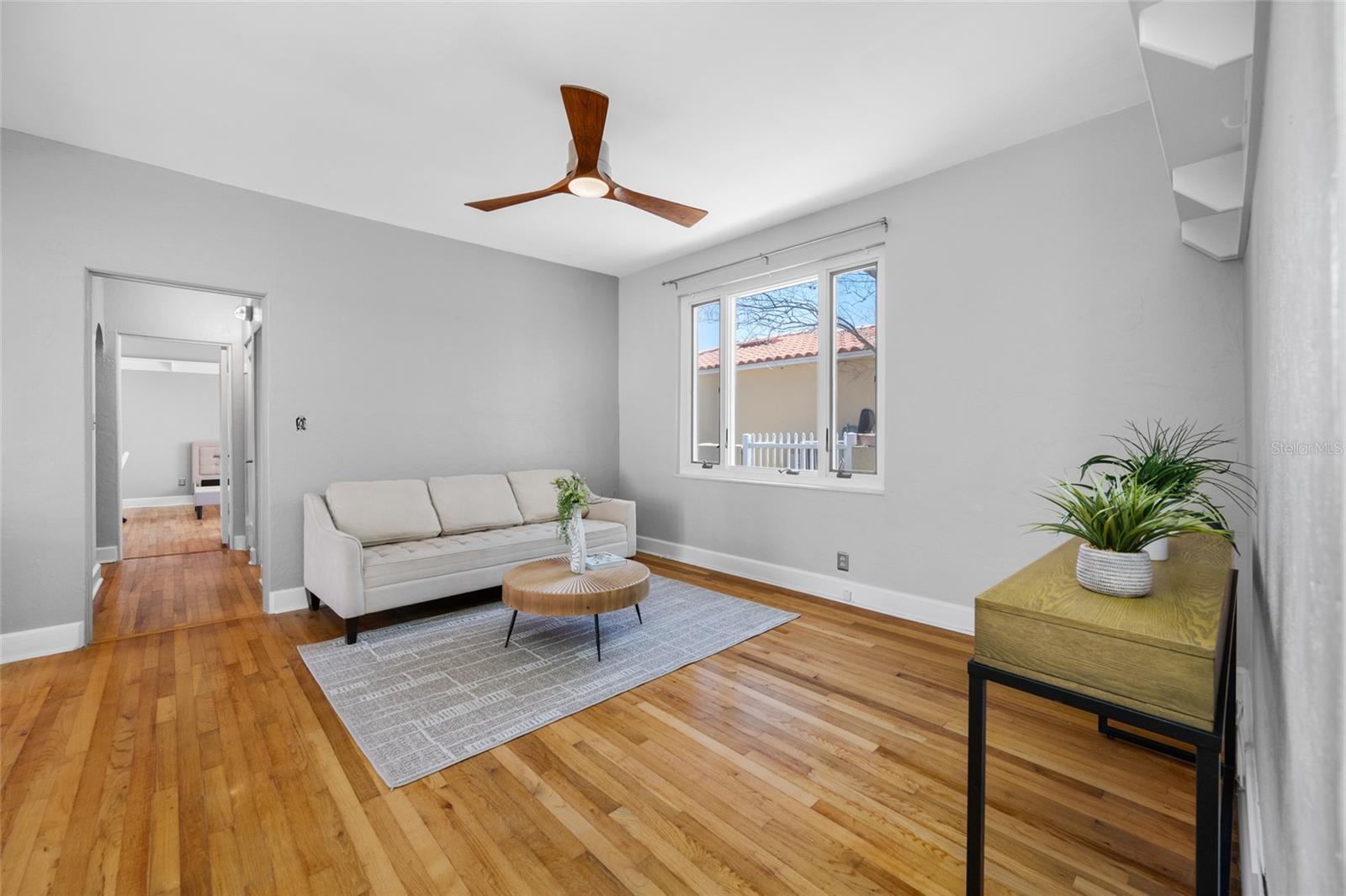 Image 28 of 76 For 205 25th Avenue Ne