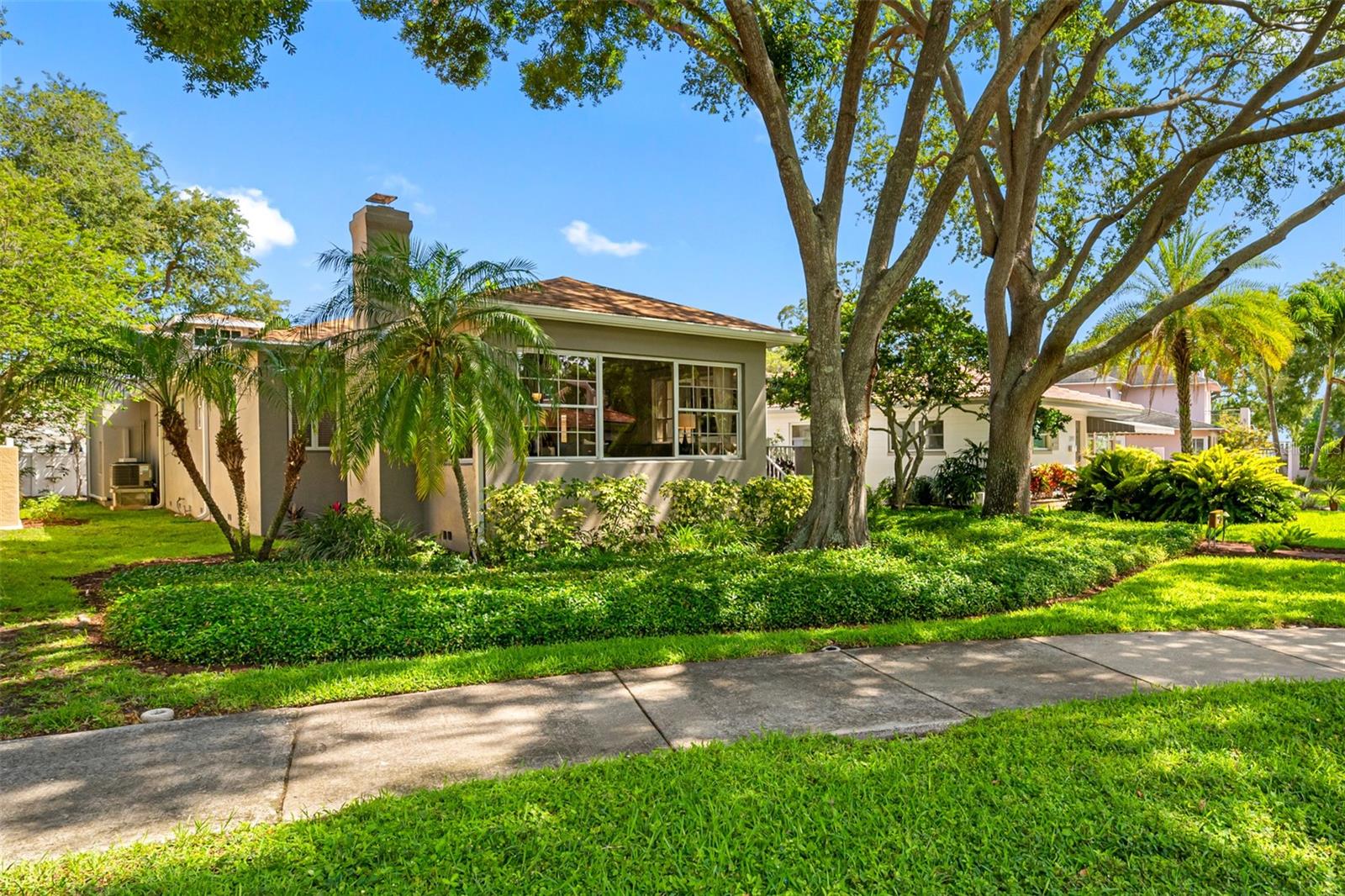 Image 3 of 76 For 205 25th Avenue Ne