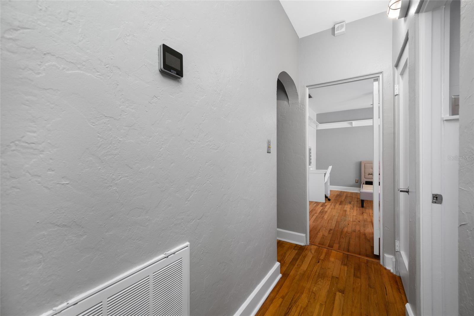 Image 31 of 76 For 205 25th Avenue Ne