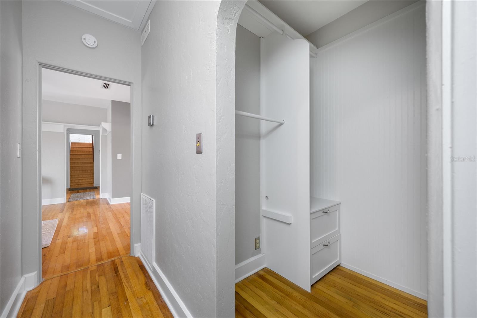 Image 32 of 76 For 205 25th Avenue Ne