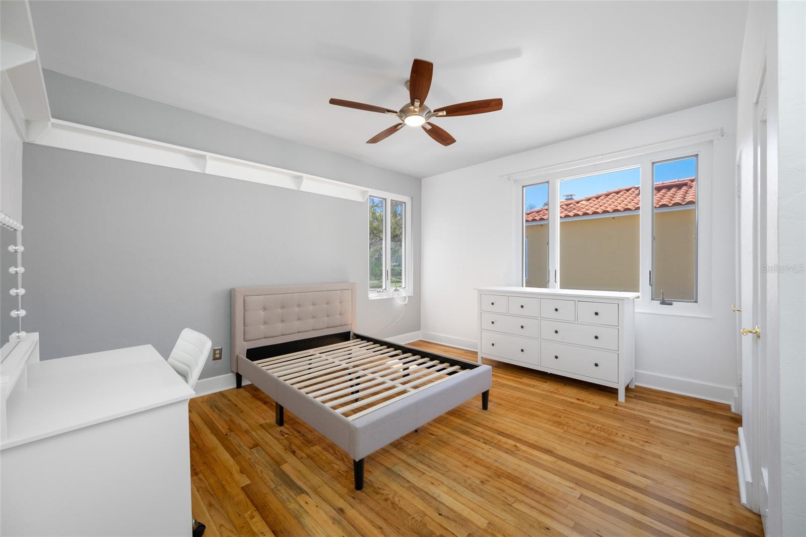 Image 33 of 76 For 205 25th Avenue Ne