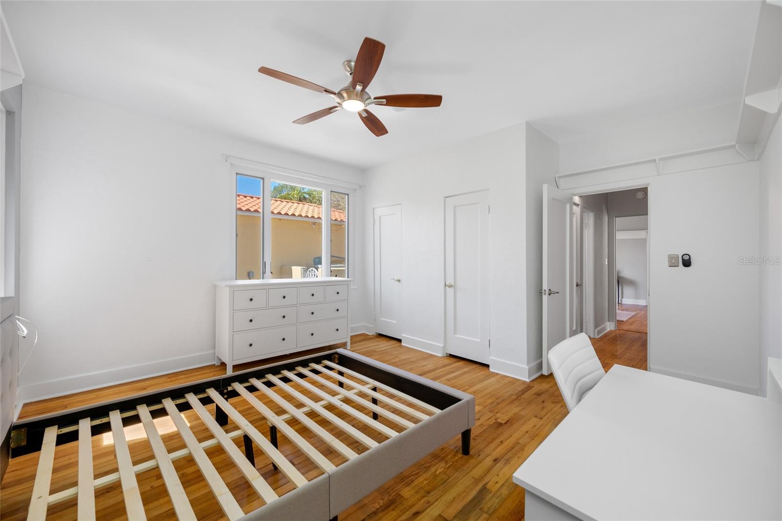 Image 34 of 76 For 205 25th Avenue Ne