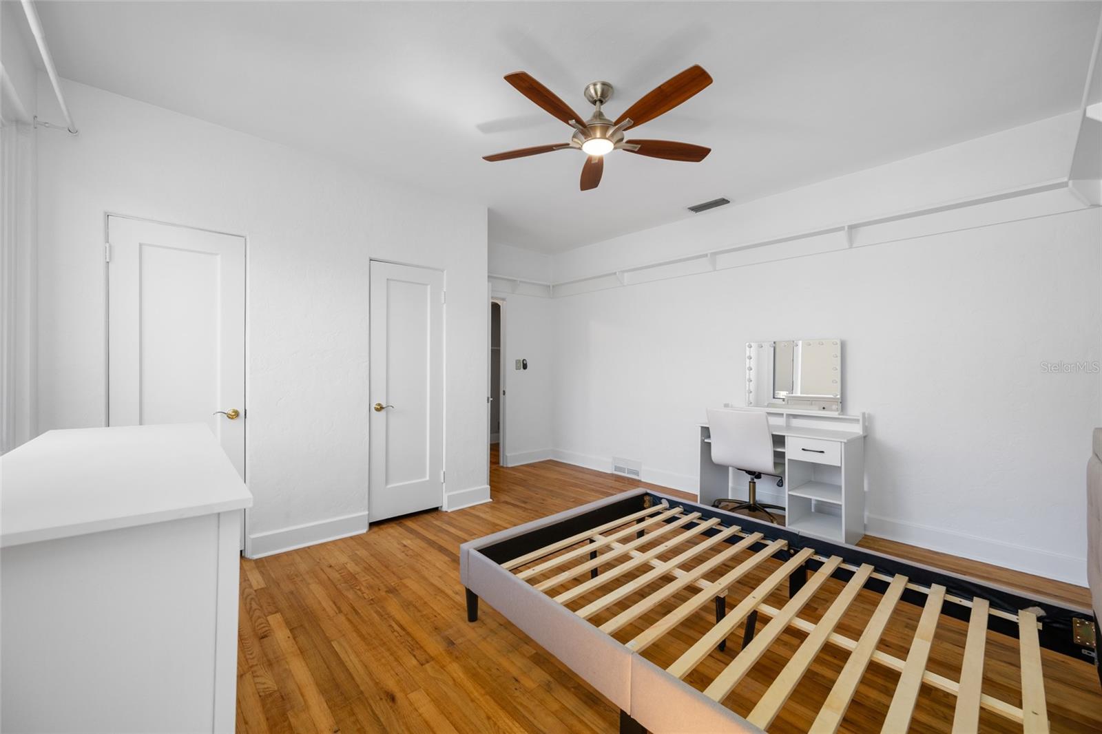 Image 36 of 76 For 205 25th Avenue Ne