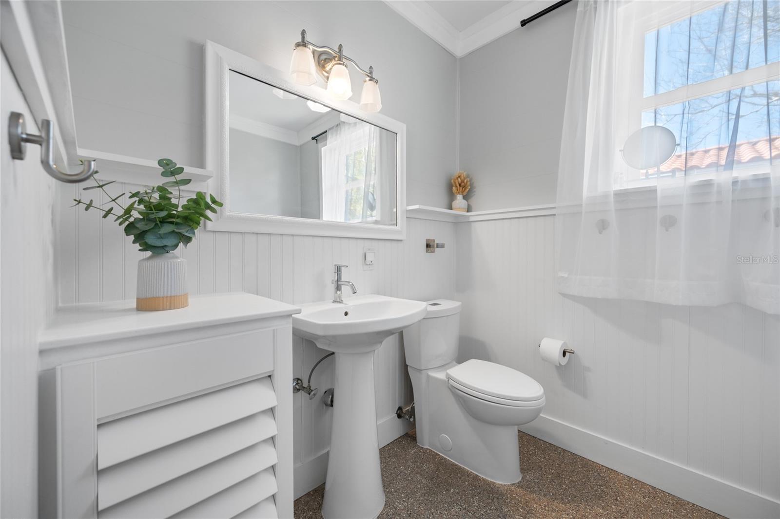 Image 37 of 76 For 205 25th Avenue Ne