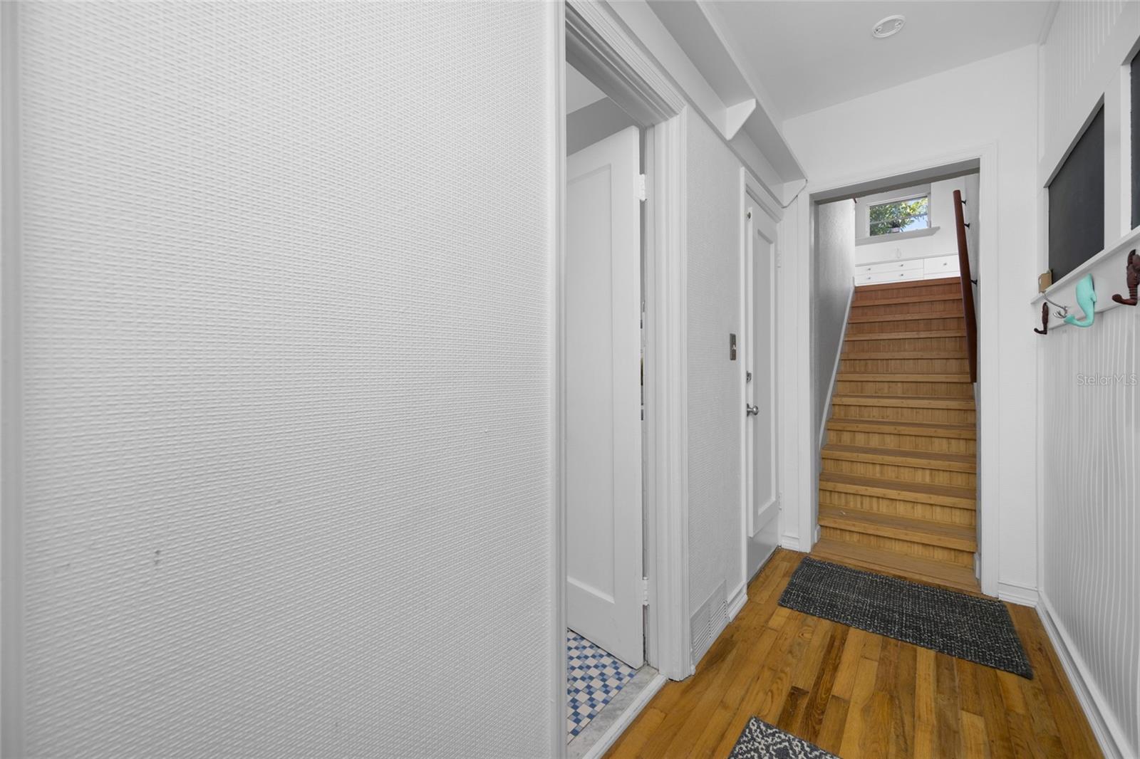 Image 40 of 76 For 205 25th Avenue Ne