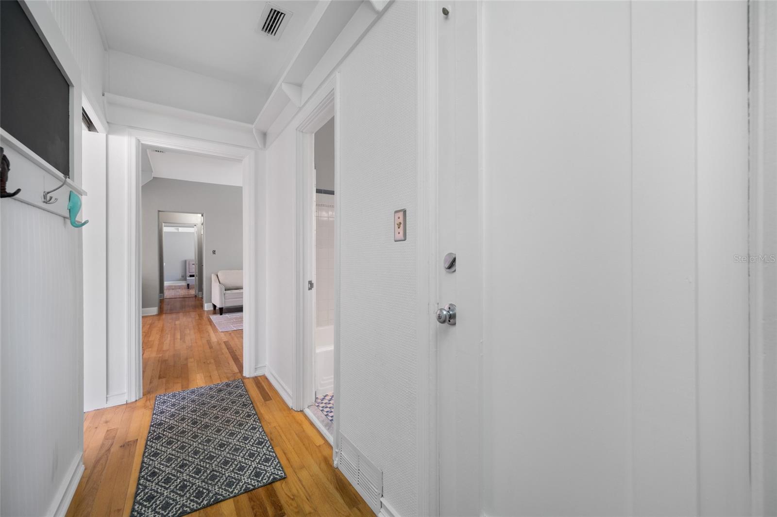 Image 41 of 76 For 205 25th Avenue Ne