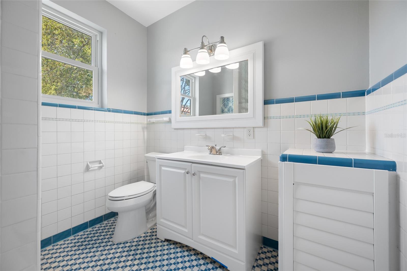 Image 42 of 76 For 205 25th Avenue Ne