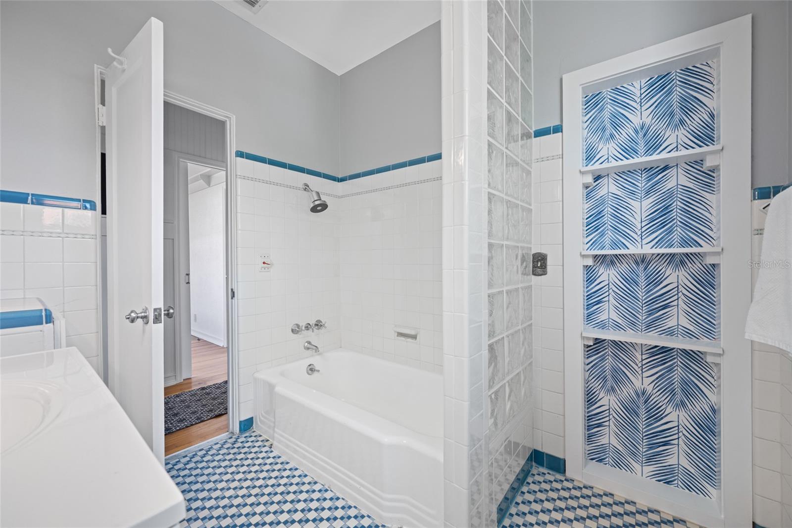 Image 45 of 76 For 205 25th Avenue Ne