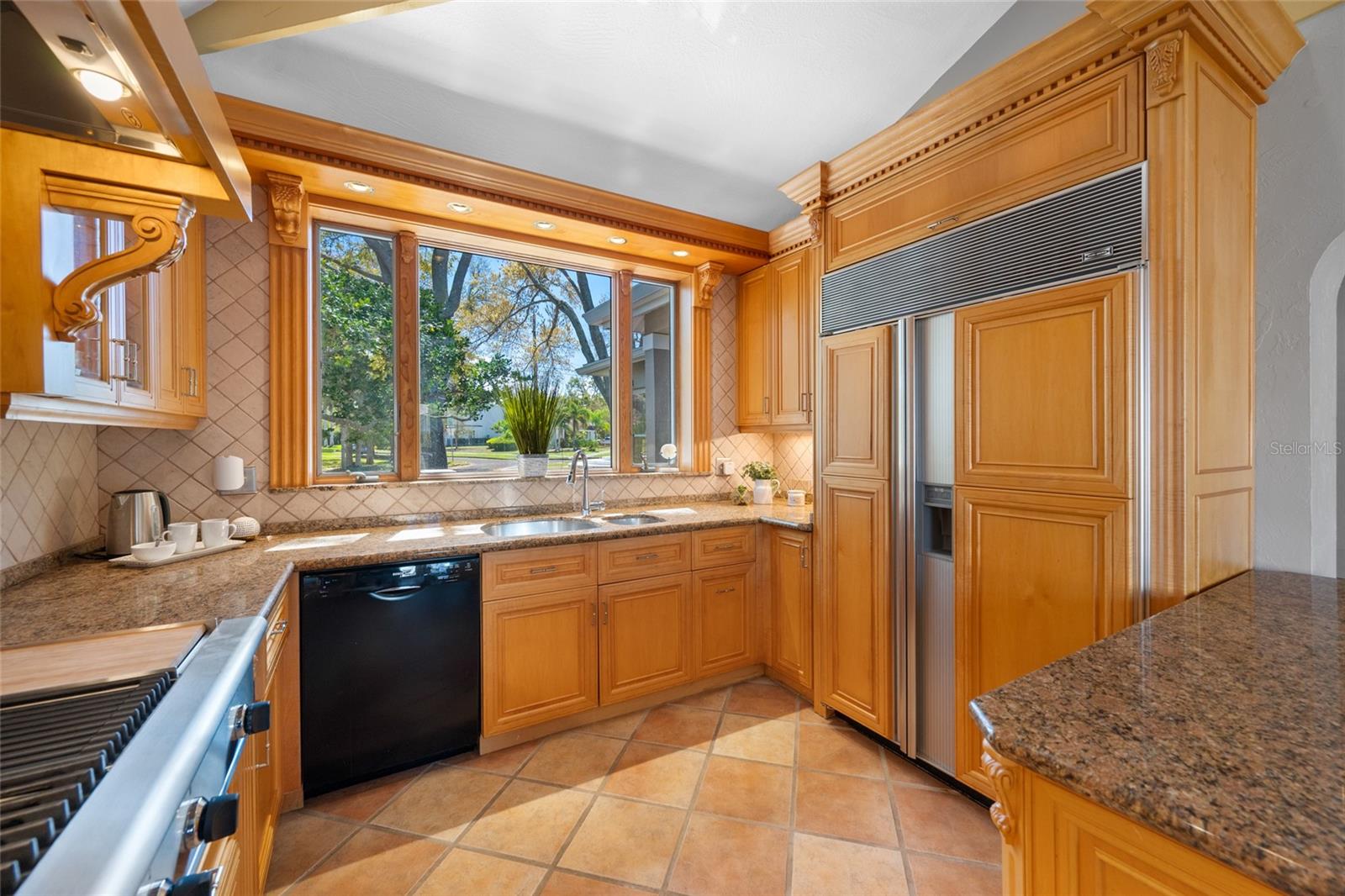 Image 9 of 76 For 205 25th Avenue Ne