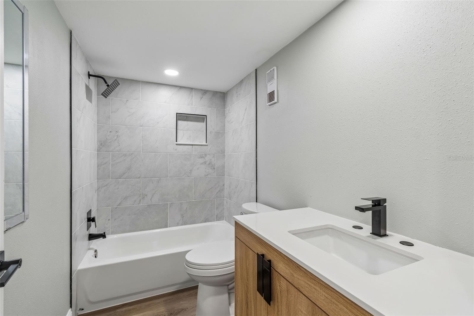 Image 18 of 49 For 7050 Sunset Drive S 605