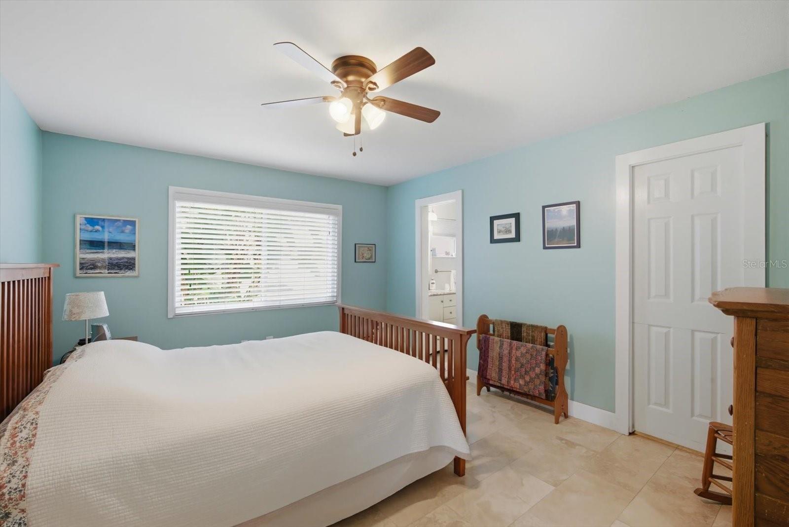 Image 13 of 24 For 2320 Aquabluff Place V274