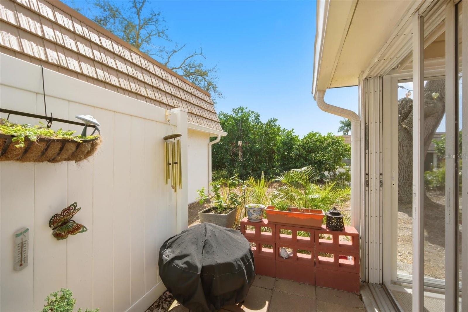 Image 19 of 24 For 2320 Aquabluff Place V274