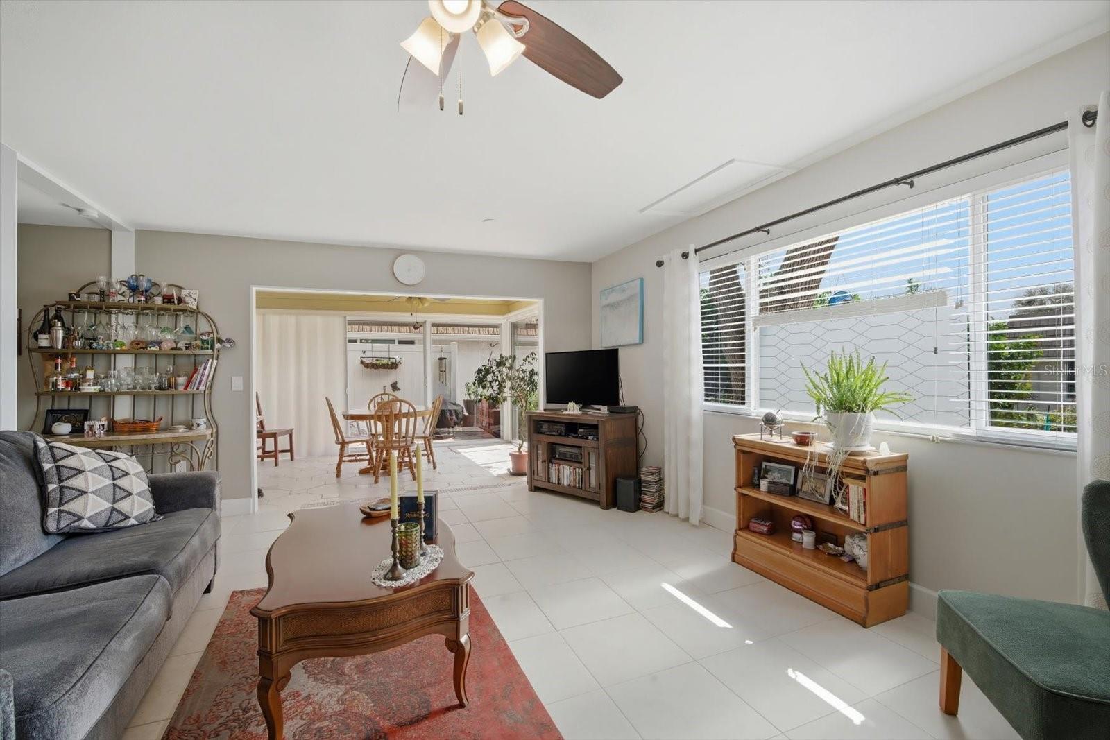 Image 6 of 24 For 2320 Aquabluff Place V274